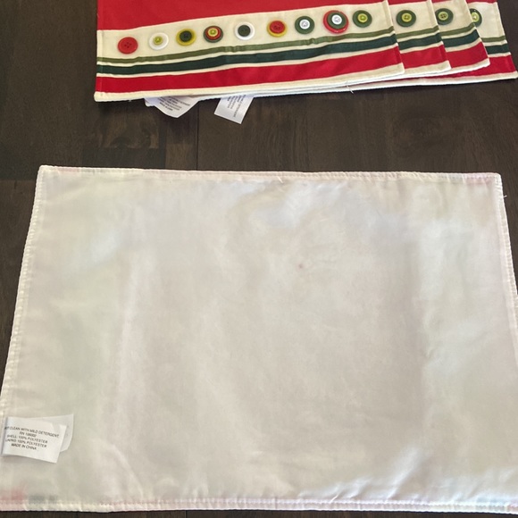 6 Jingles & Joy Christmas placemats like new! Red and green buttons and ribbon - Picture 7 of 17